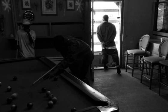 Playing_pool