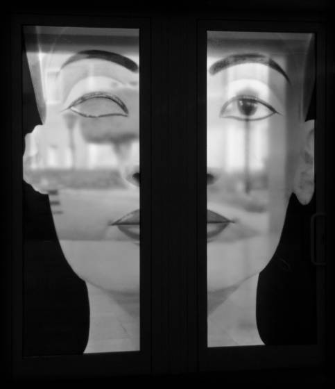 Nefertiti_doors