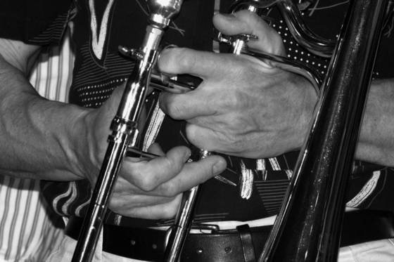 Horn_hands