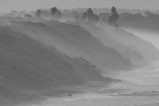 Surfer_in_morning_mist