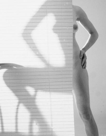 White_screen_nude