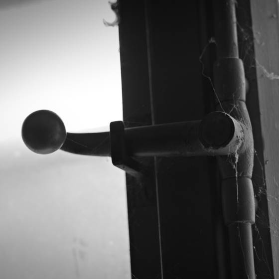 L_atelier_de_claude_-_window_handle