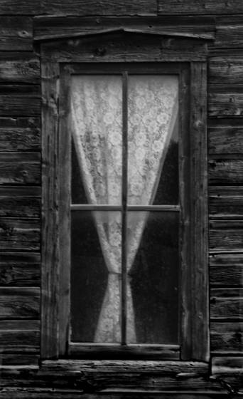 Curtain_in_abandoned_shack