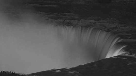 Niagara_at_night