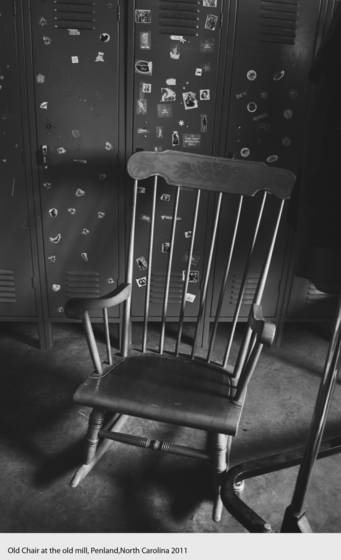 Old_chair_at_the_old_mill