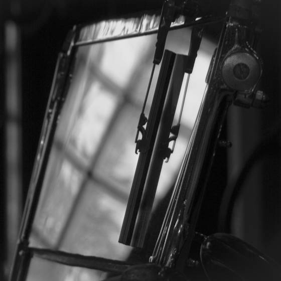 1929_flat_wind_shield_with_wiper