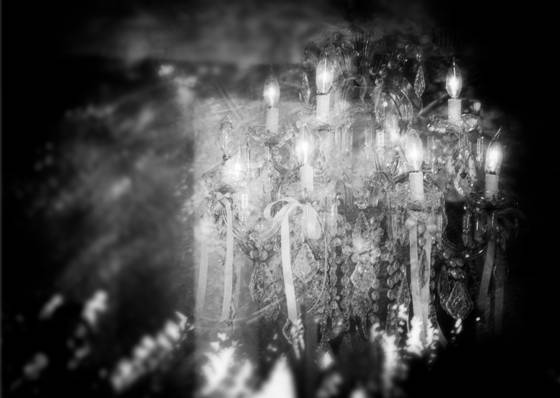 Ribboned_chandelier