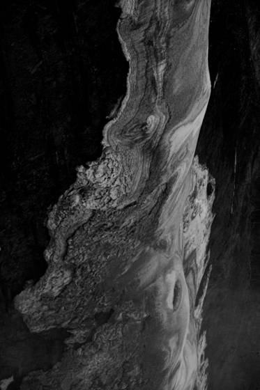 Ice_and_mud_at_waterfall_banks