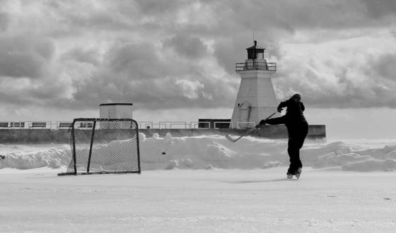 Hockey_on_lake_erie