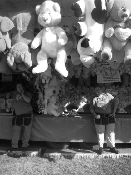 Canadian_carnival_workers_with_teddies