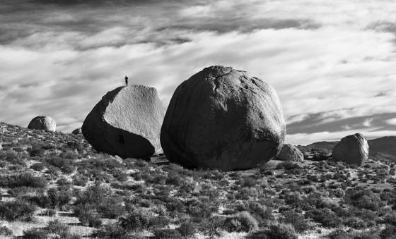 Bouldering_at_the_buttermilks__boulder_garden