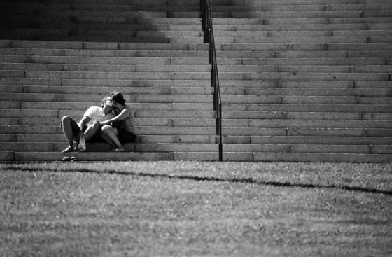 Kiss_on_the_stairs