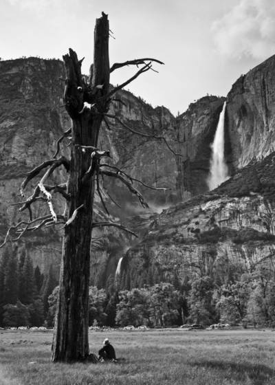 A_man_with_yosemite_falls