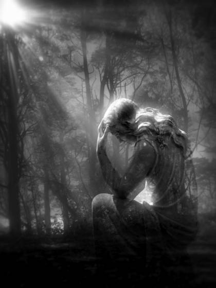Kneeling_in_the_light