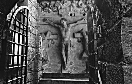 Perpetual_crucifixation