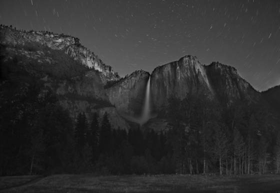 Yosemite_falls_after_dark