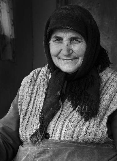Lady_at_monastery