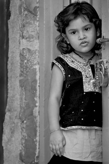 Little_girl_on_the_threshold