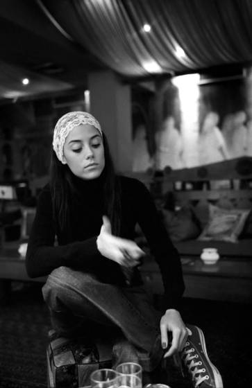Girl_with_prayer_beads