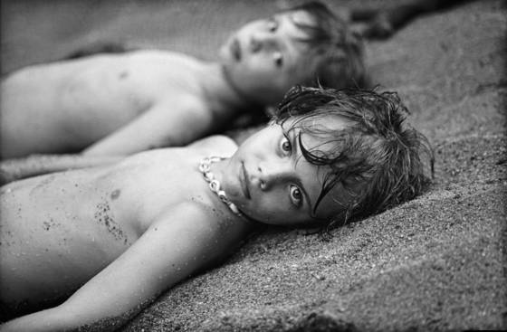 Boys_in_sand