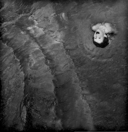 Child_swimming