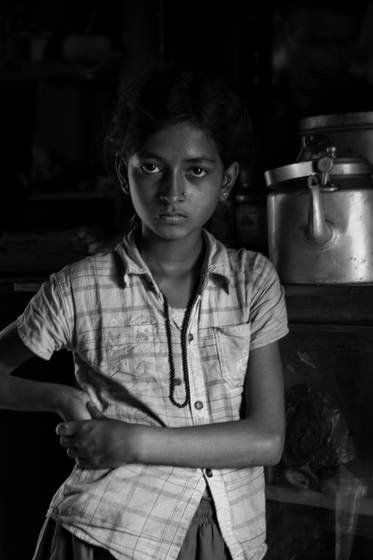Girl_in_tea_room