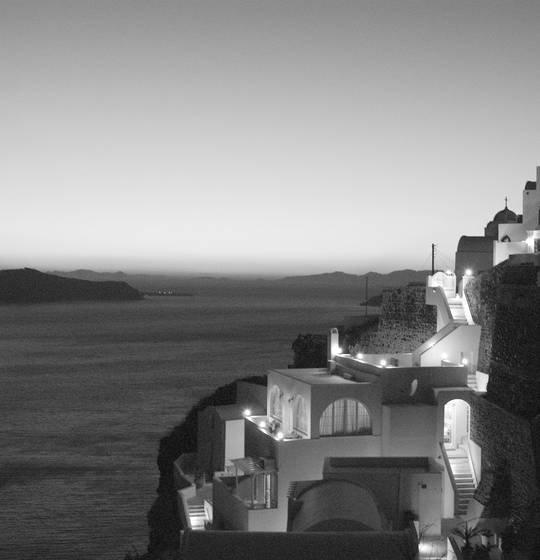 Santorini_at_dusk