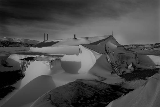 Cape_evans_hut_late_winter