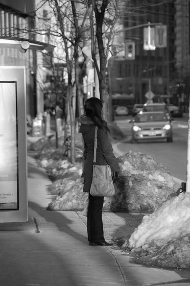 Winter_girl_waiting