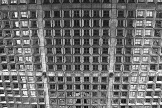 La_defence_2