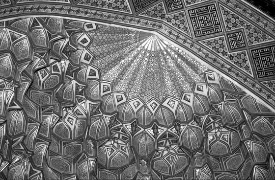 Uzbek_mosque_ceiling_majesty