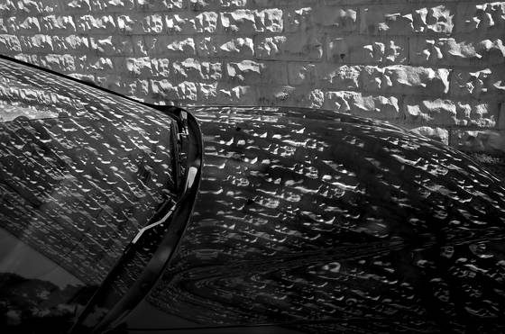 Car_with__wall_reflection