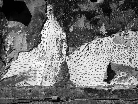 Parking_lot_wall
