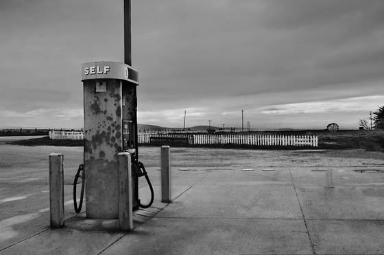Gas_pump__piedras_blancas_ca__2005