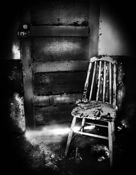 The_light_beneath_the_door