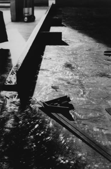 Steel_table_with_square