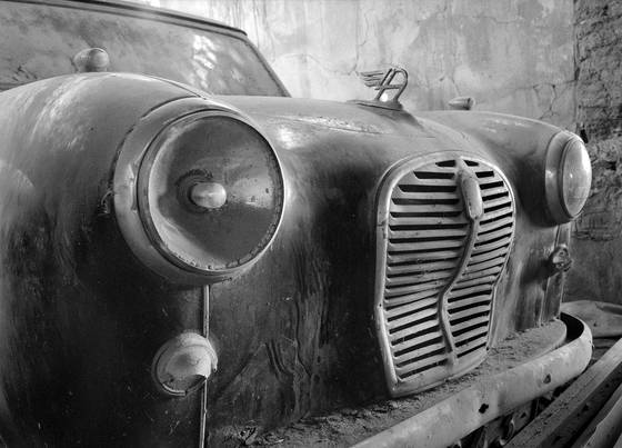 Nicosia_in_dark_and_white__27-12