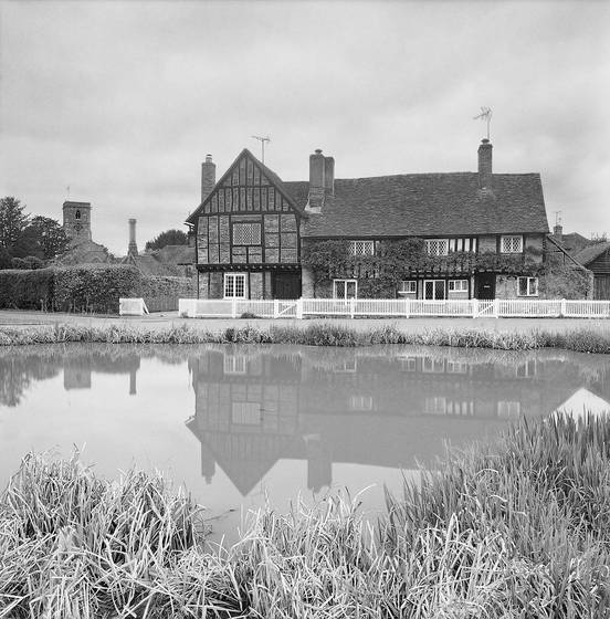 Old_manor_house_aldbury