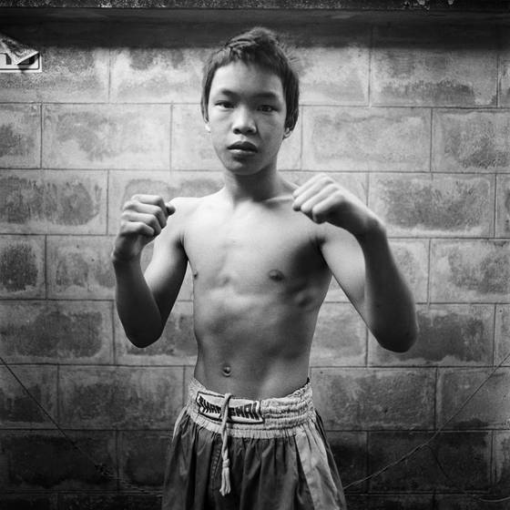 Young_boxer_before_training