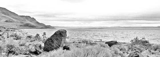 Desert_lake_01