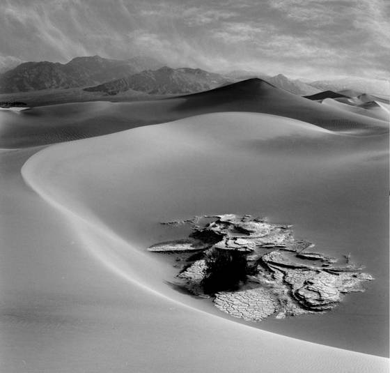 Clay_in__a_bowl__of_sand