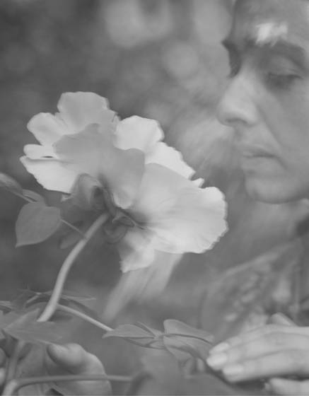 Meeting_a_flower