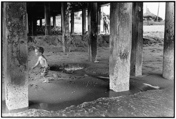 Water_running_toward_the_sea