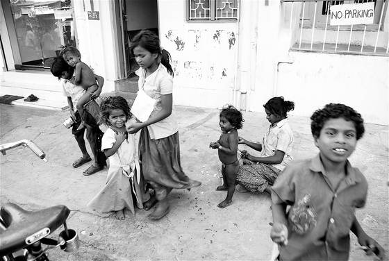 Children_playing_and_begging