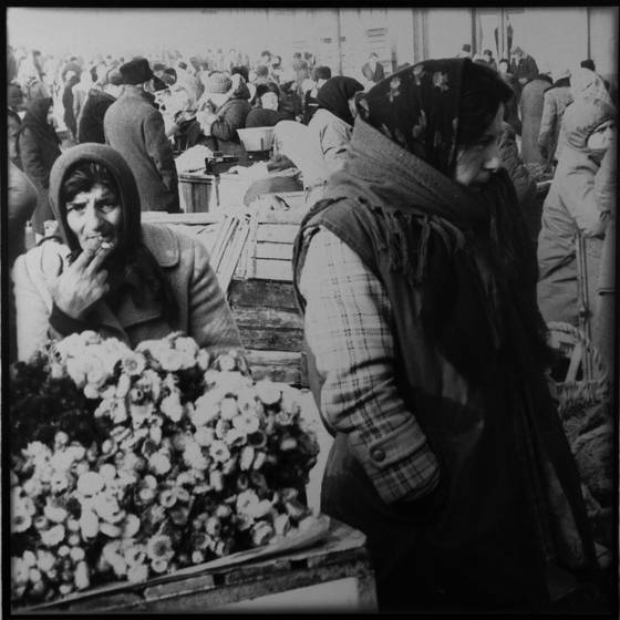 Selling_flowers_in_piata_unirii