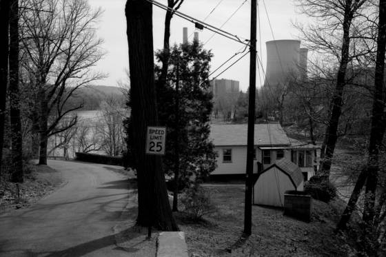 Foul_riff_road___delaware_river