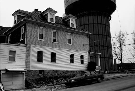 Front_yard_water_tower