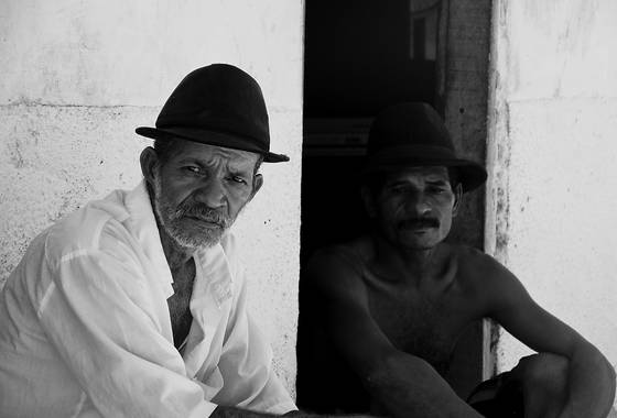 Men_in_contrast