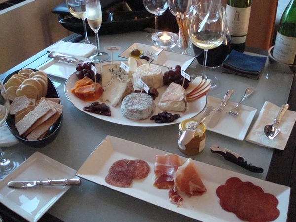 Beneluxx_cheese_and_charcuterie