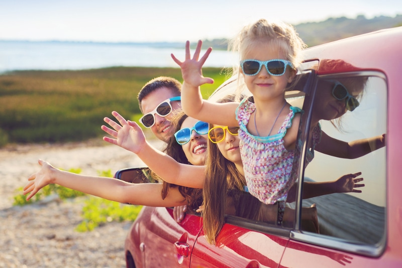 Familia en coche